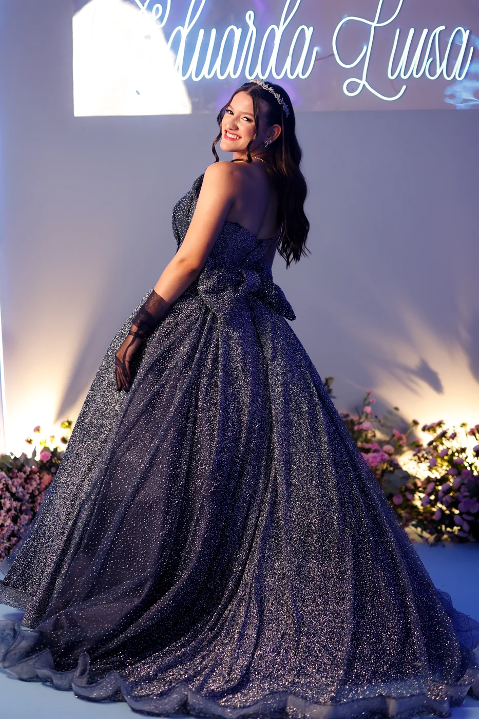 Debutante com vestido azul em festa de 15 anos em Goiânia
